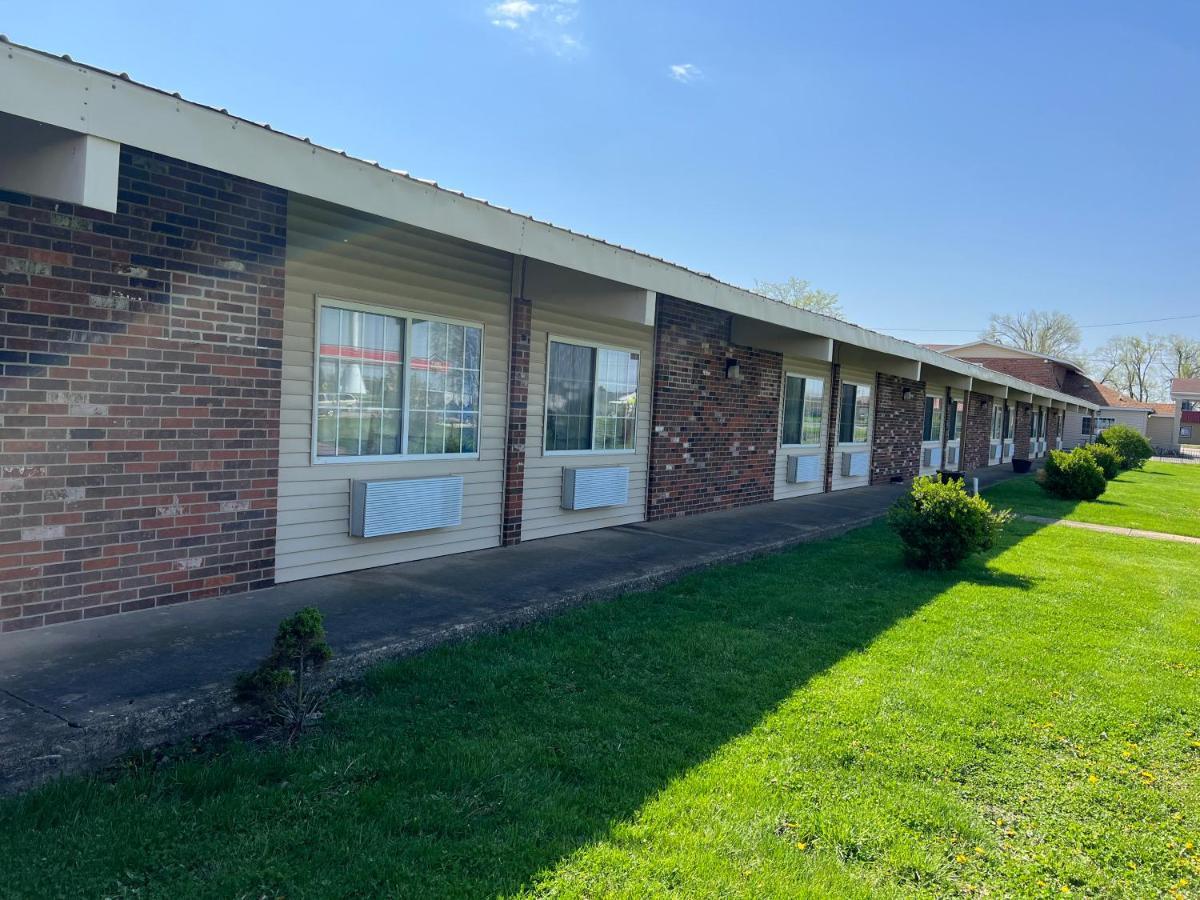 Town & Country Motel Clinton Bagian luar foto