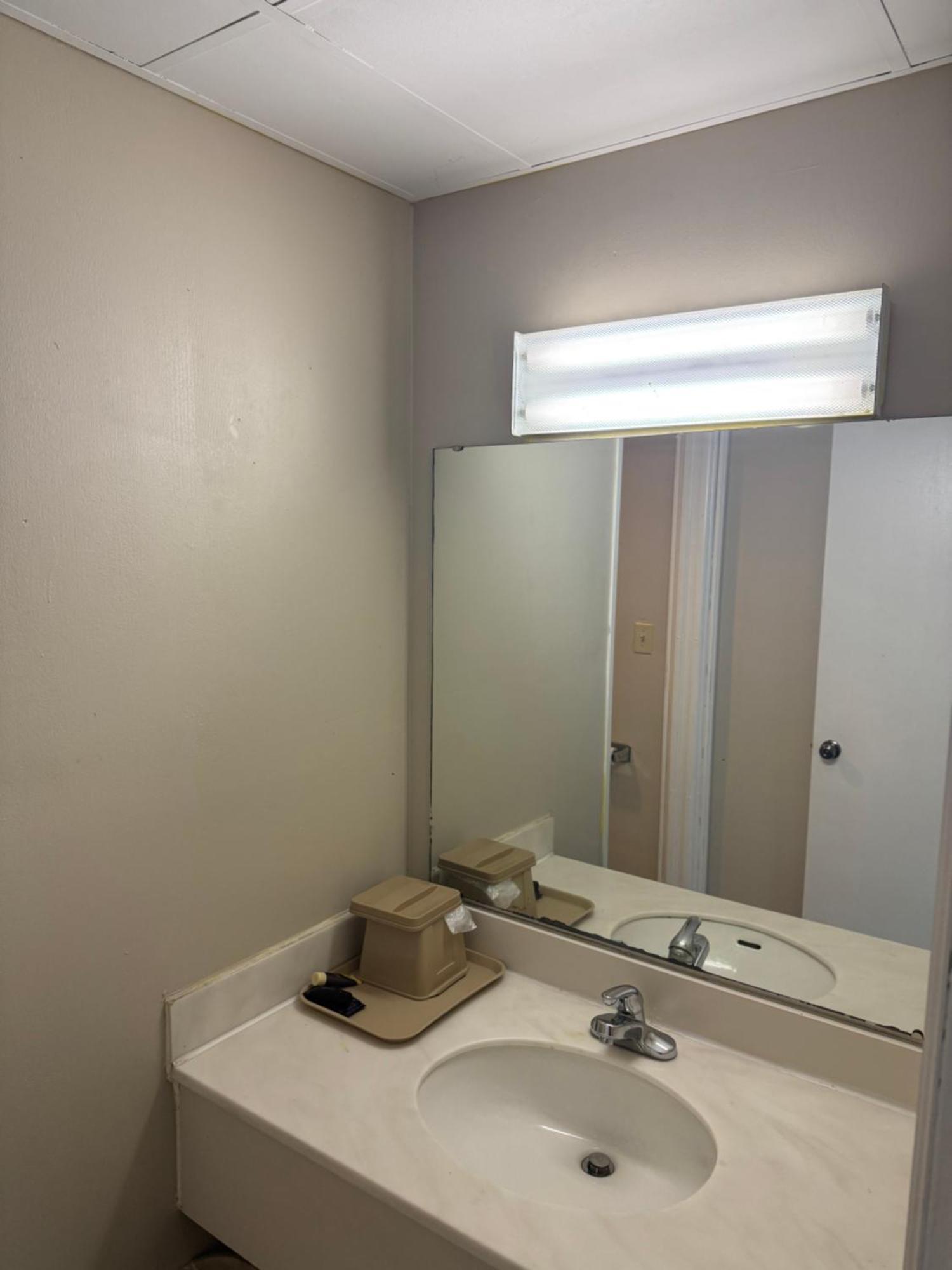 Town & Country Motel Clinton Bagian luar foto