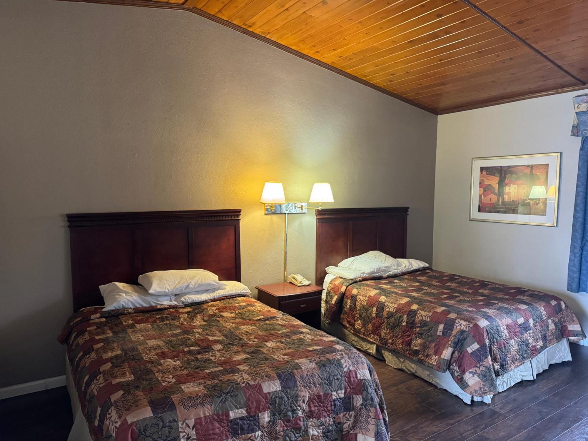 Town & Country Motel Clinton Bagian luar foto