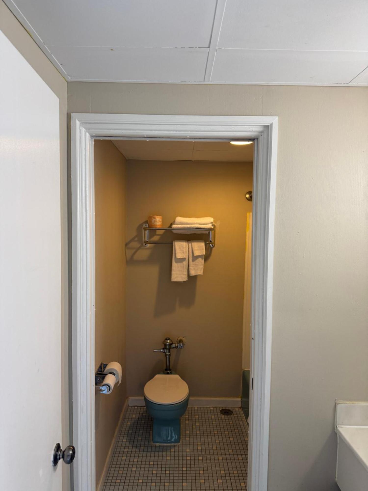 Town & Country Motel Clinton Bagian luar foto