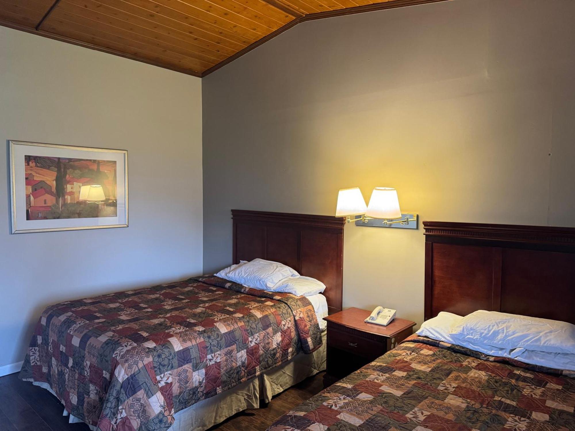 Town & Country Motel Clinton Bagian luar foto