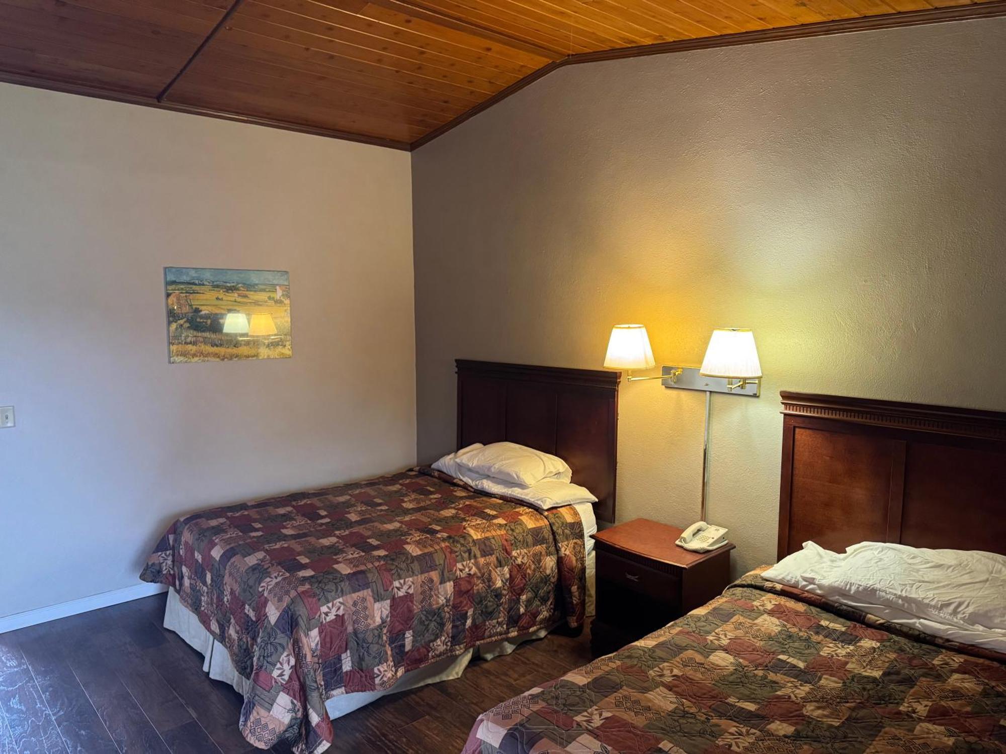 Town & Country Motel Clinton Bagian luar foto