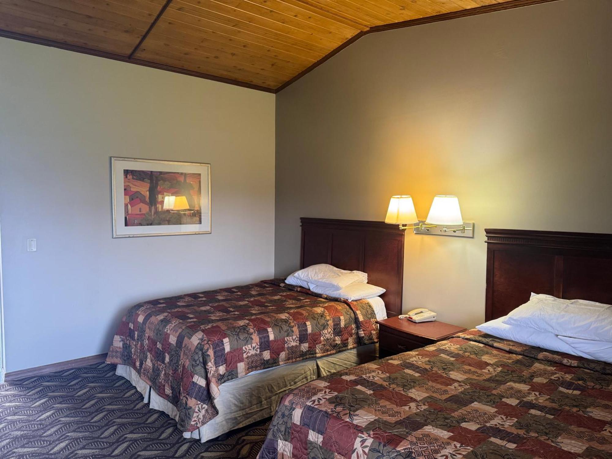 Town & Country Motel Clinton Bagian luar foto