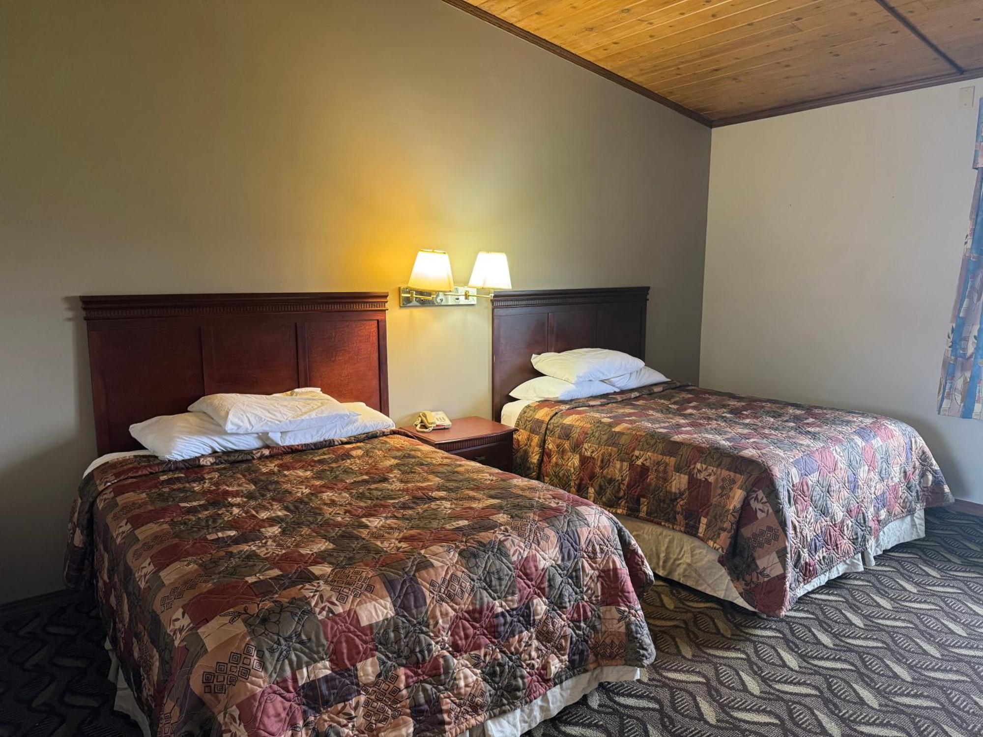 Town & Country Motel Clinton Bagian luar foto