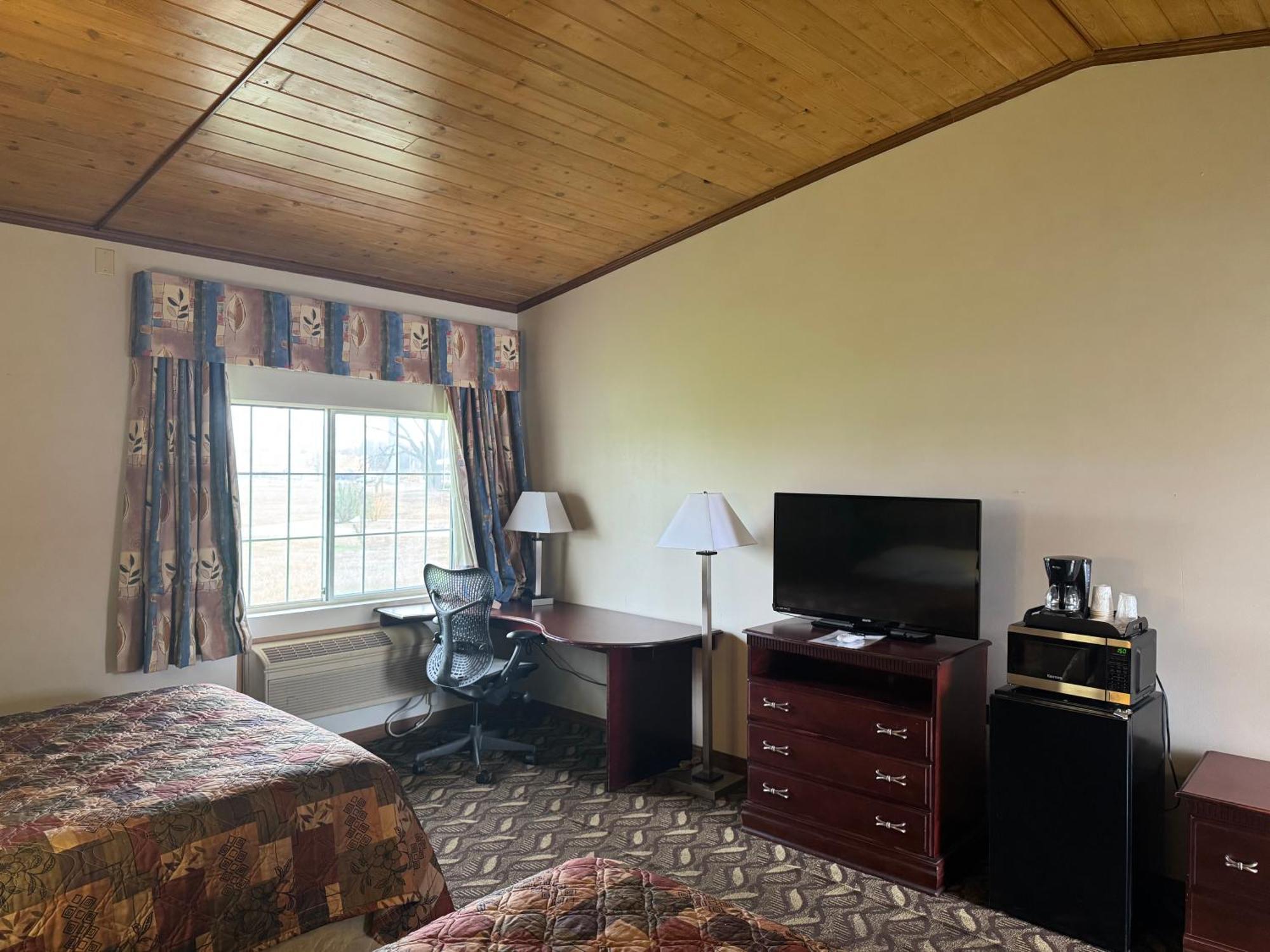 Town & Country Motel Clinton Bagian luar foto