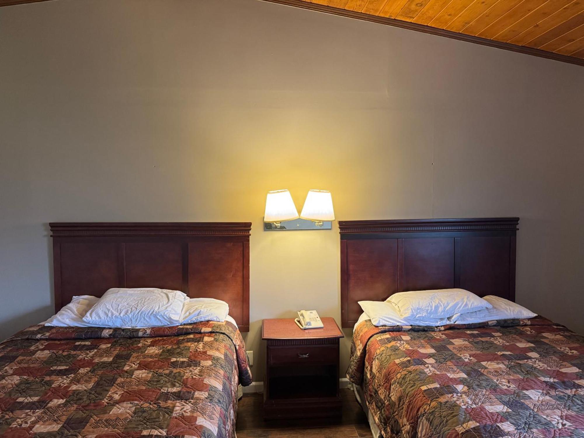Town & Country Motel Clinton Bagian luar foto