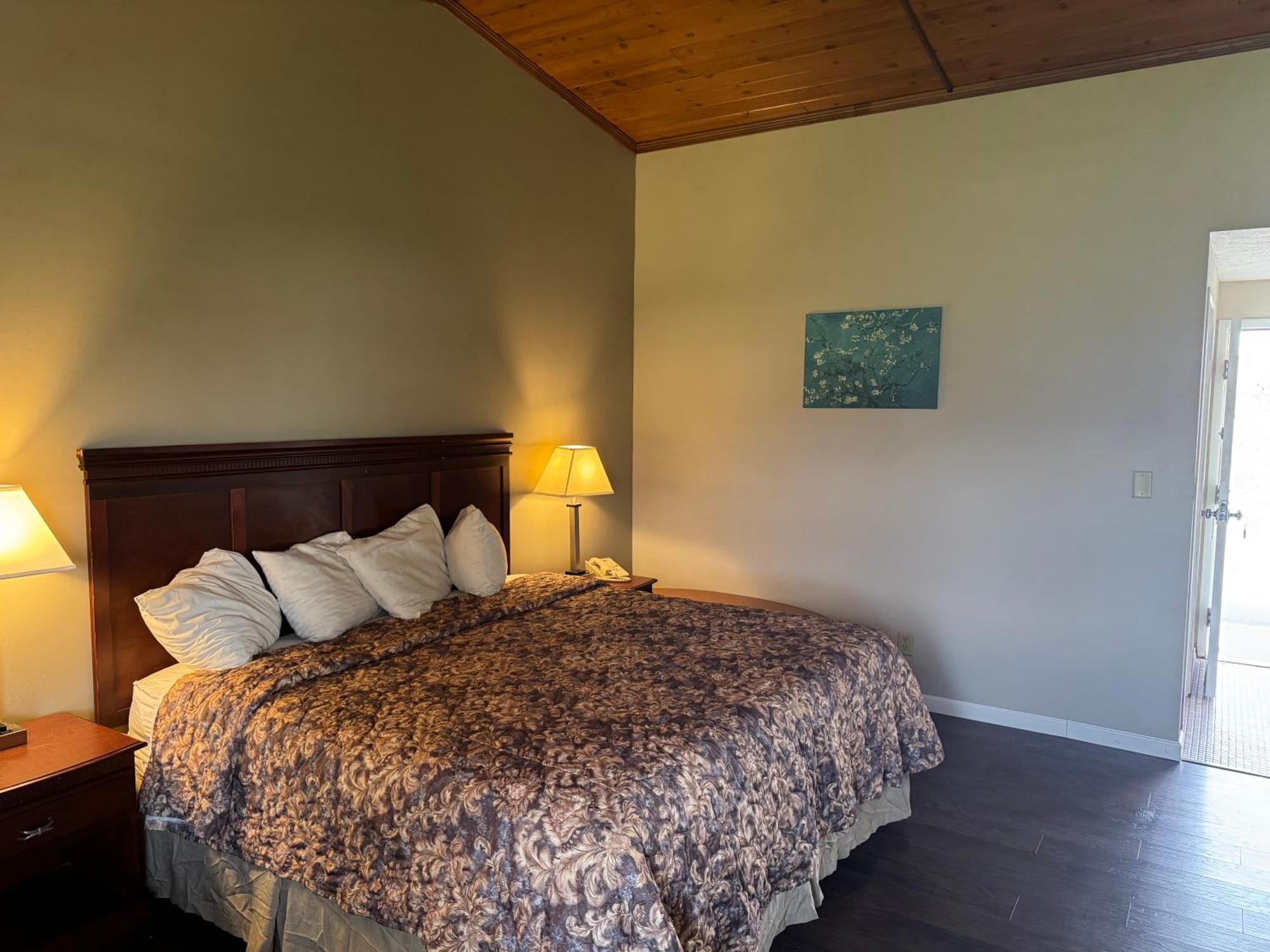 Town & Country Motel Clinton Bagian luar foto